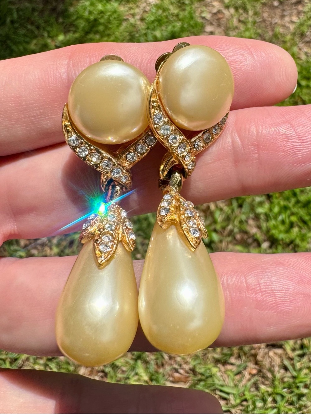 Vintage Rhinestone Dangle Cream Pearl Drop Clip-On Sparkling Earrings.Gold Tone.